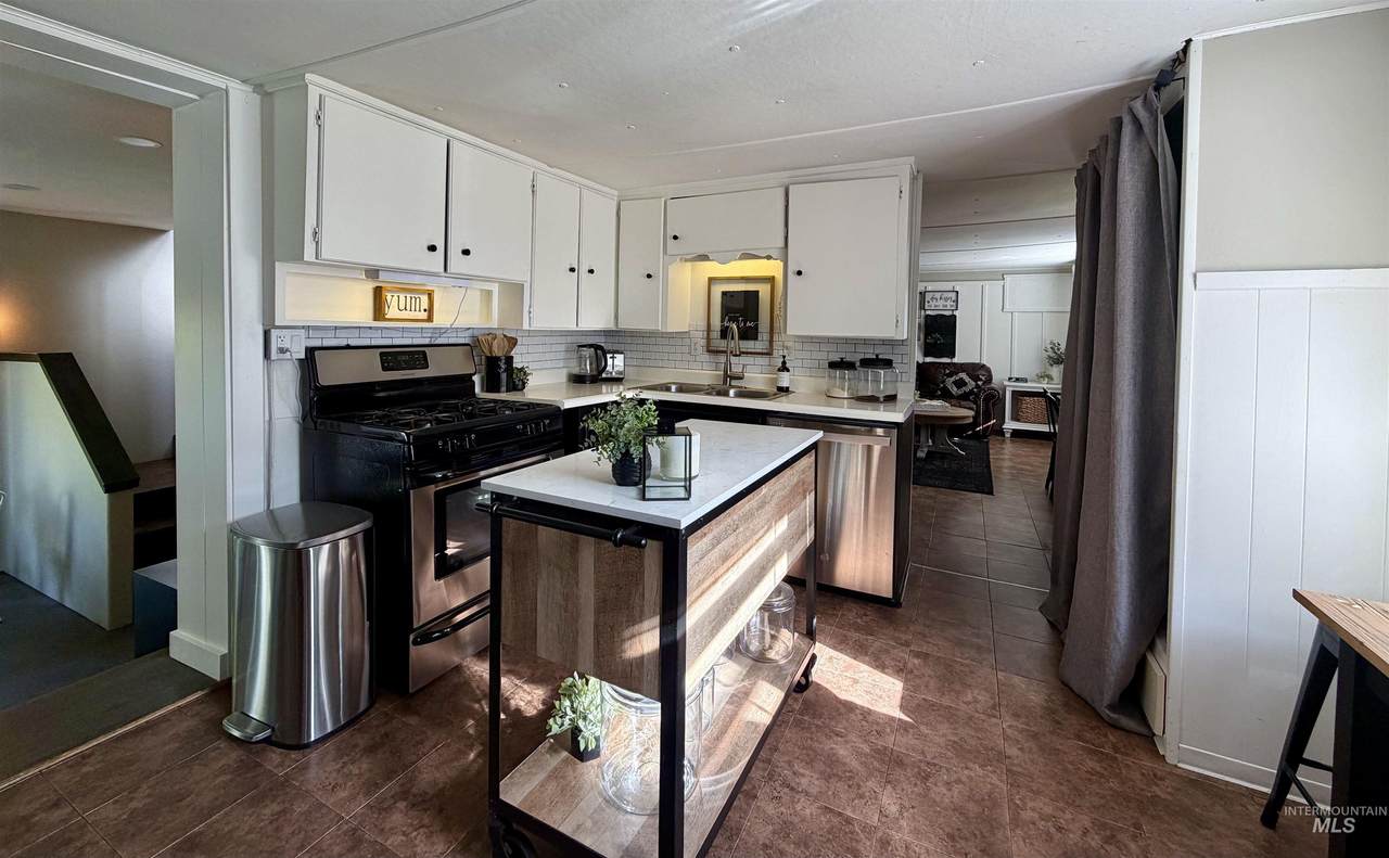 624 Clear Creek Road - Photo 1