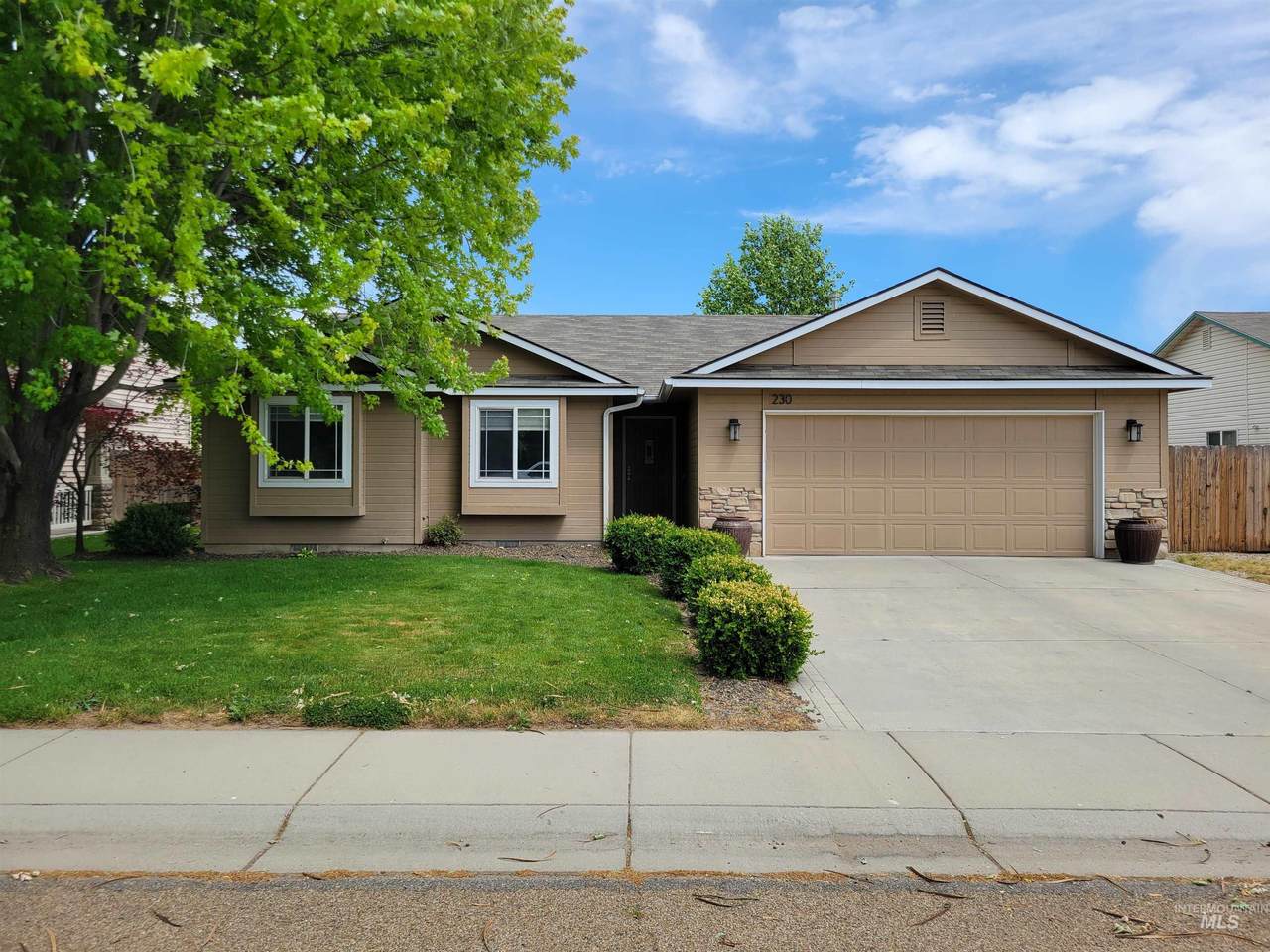 230 Sherwood Rd - Photo 1