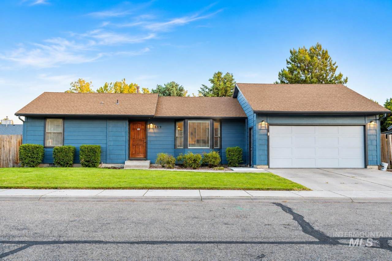 689 Tiffany Dr - Photo 1