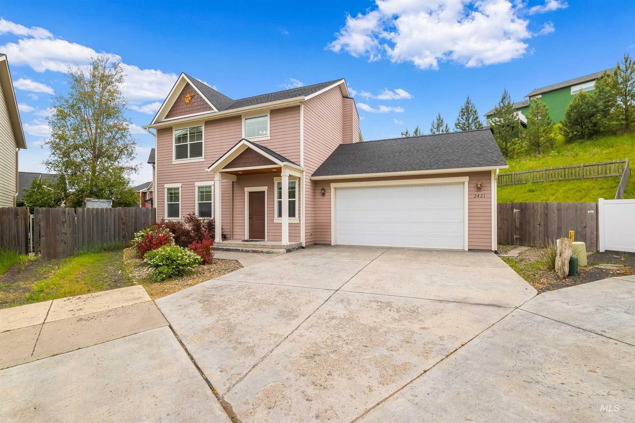 2421 White Ave - Photo 1
