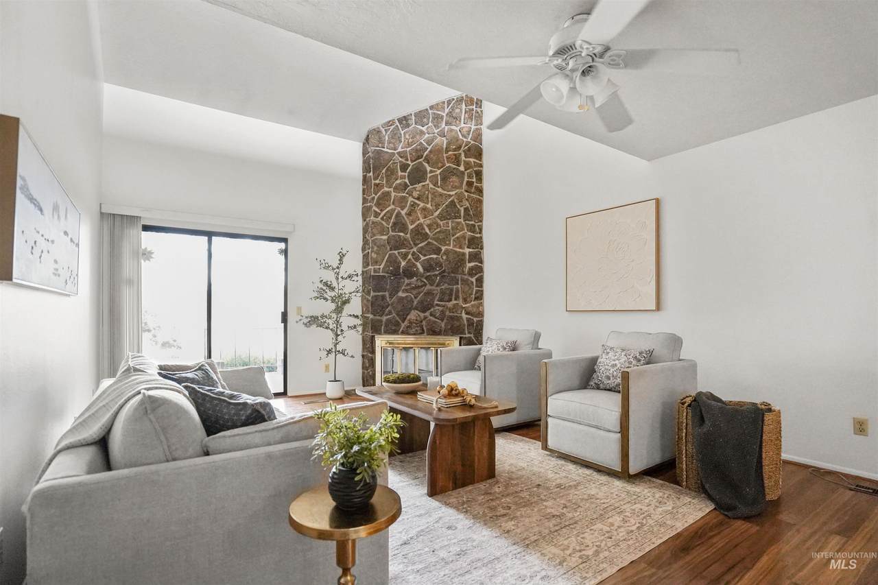300 Morrison - Photo 1