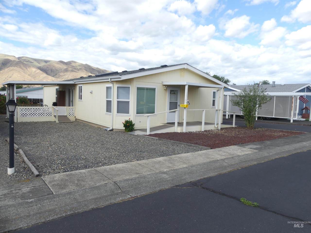 1430 Chestnut St - Photo 1