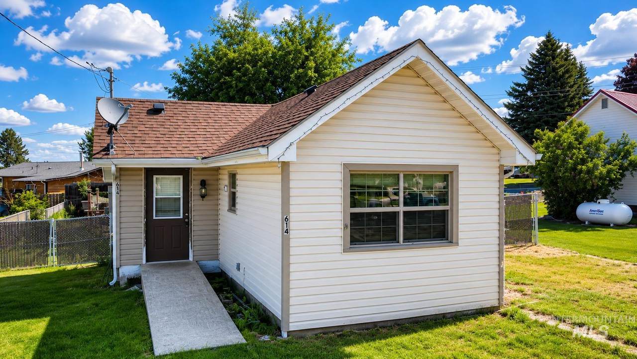 614 Florence Ave - Photo 1