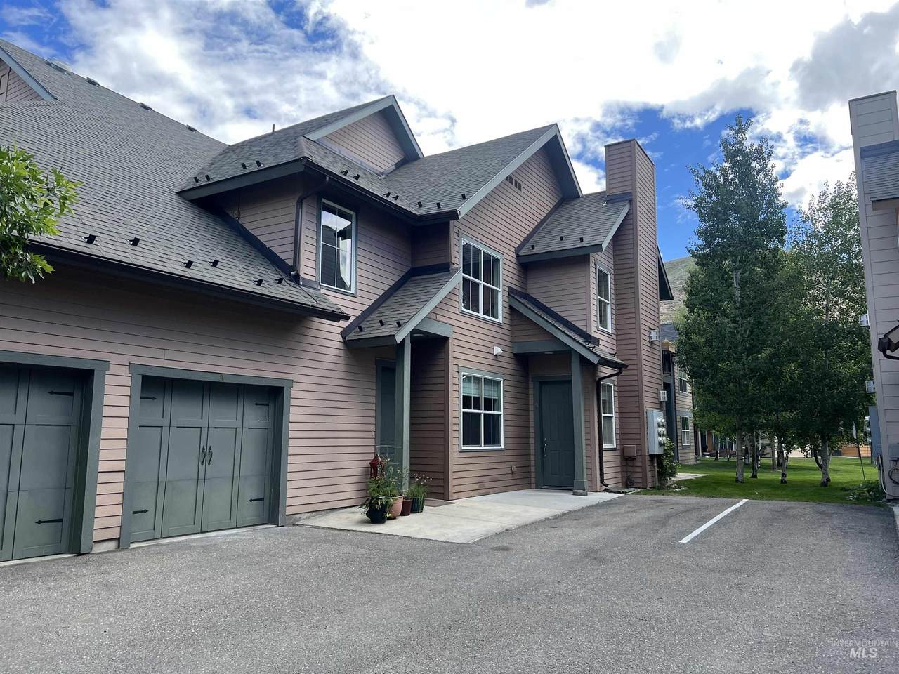 930 White Cloud Lane - Photo 1