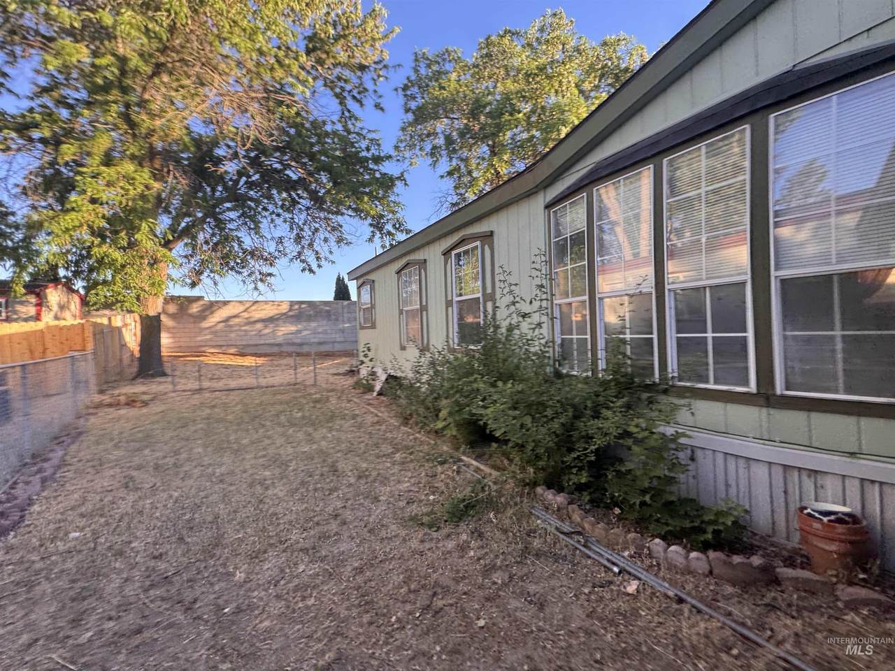 100 Nw 16th - Photo 1