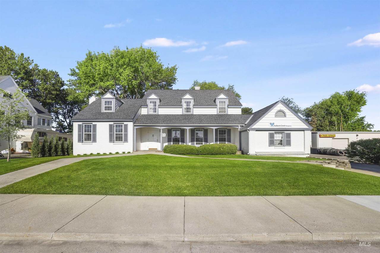 397 Blue Lakes Blvd N - Photo 1