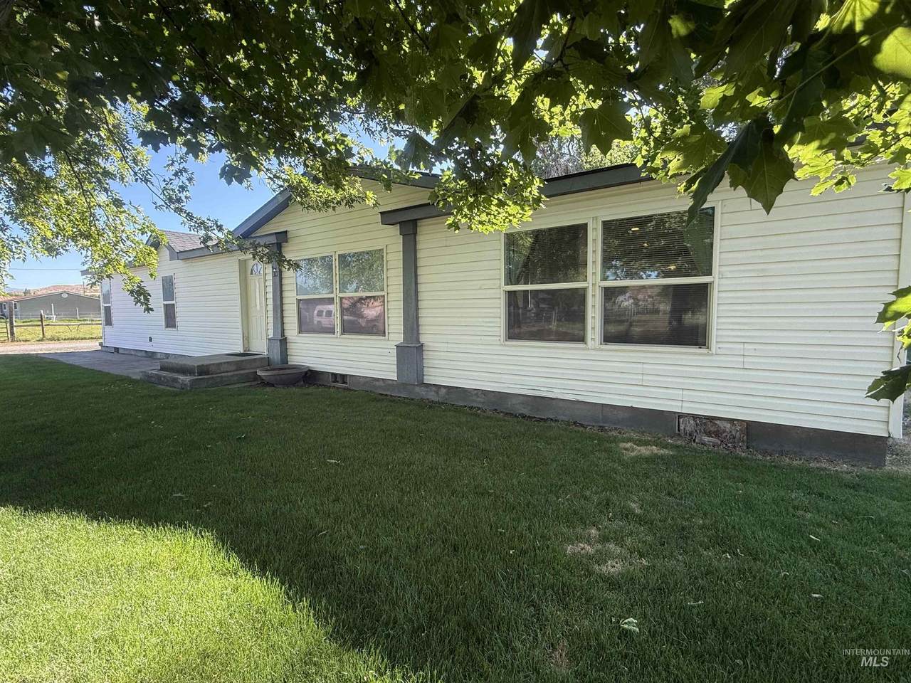 576 Elmore - Photo 1