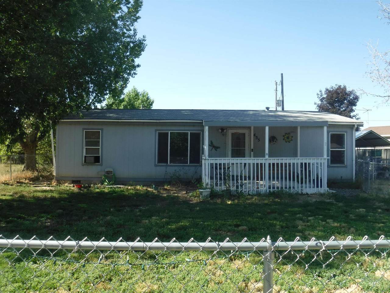 435 3rd Ave W - Photo 1
