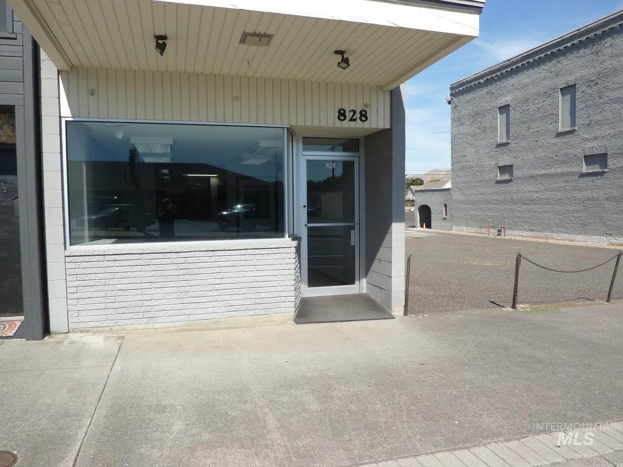 828 6th Street - Photo 1