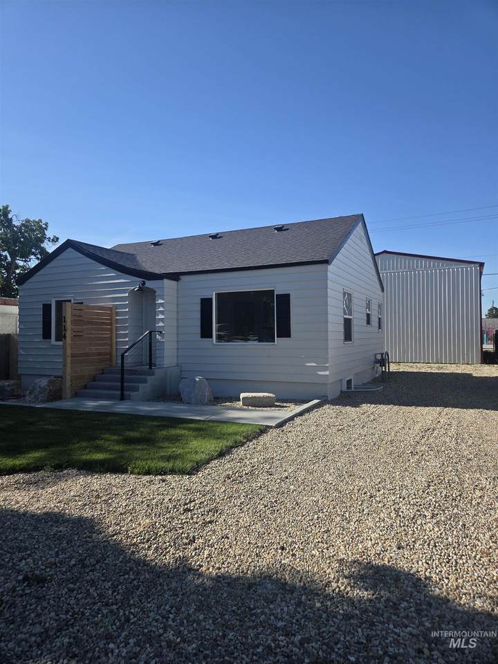 114 Montana - Photo 1
