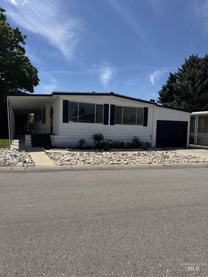 10621 W Abram Ln - Photo 1