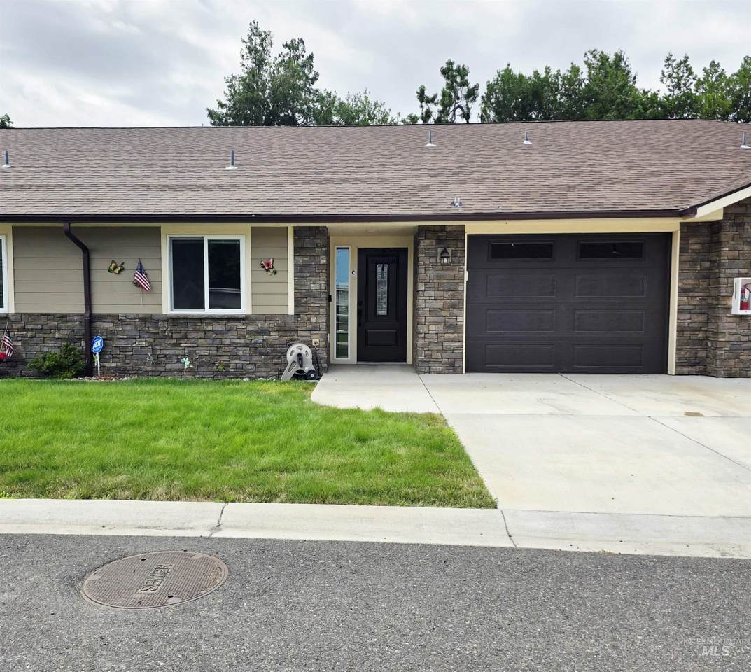 3438 5th St - Photo 1