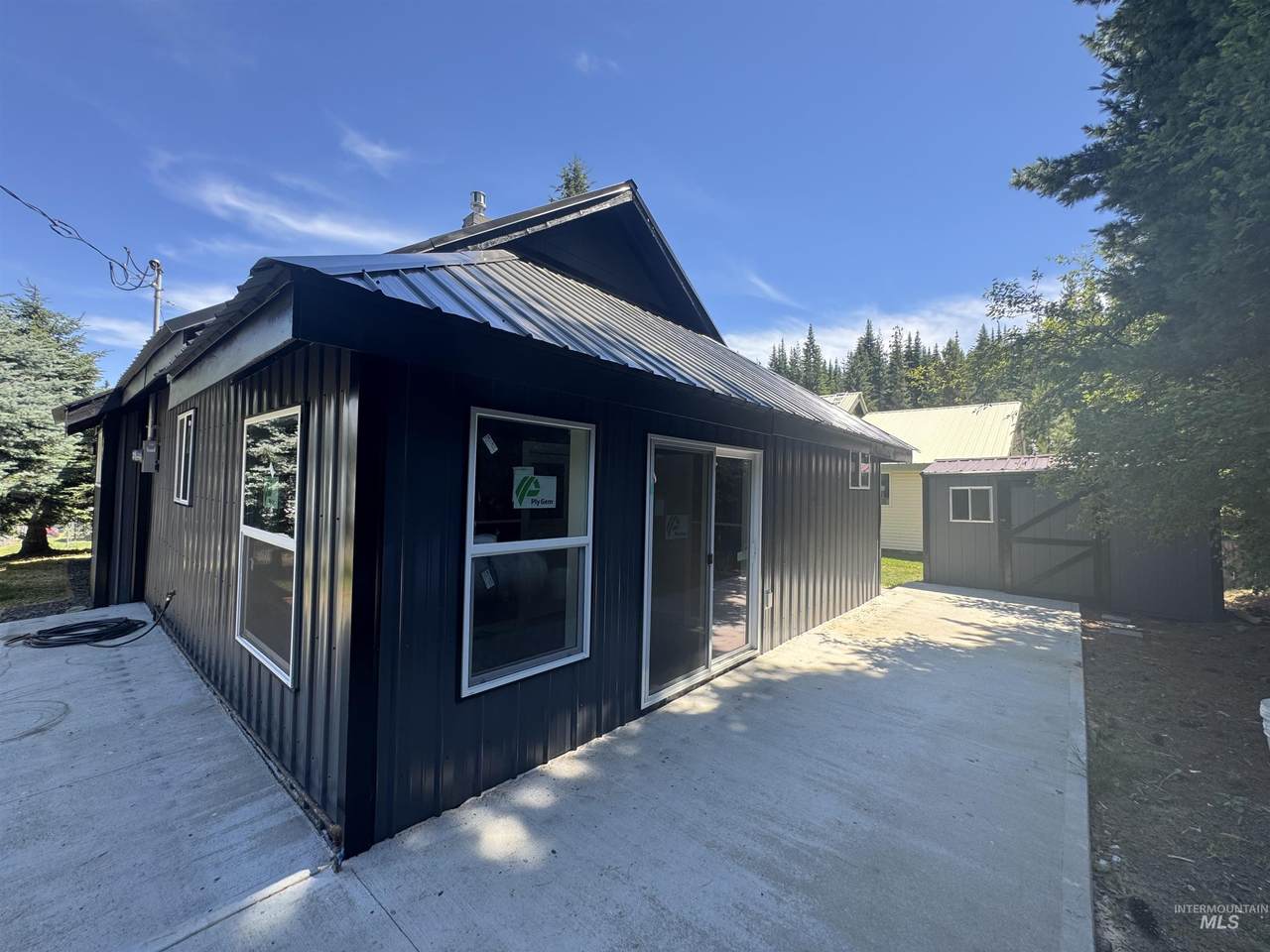 402 S 3rd St - Photo 1