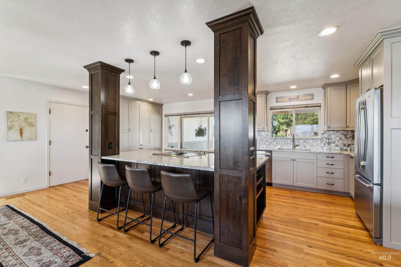 https://bt-photos.global.ssl.fastly.net/imls/1280_boomver_1_98993601-2.jpg