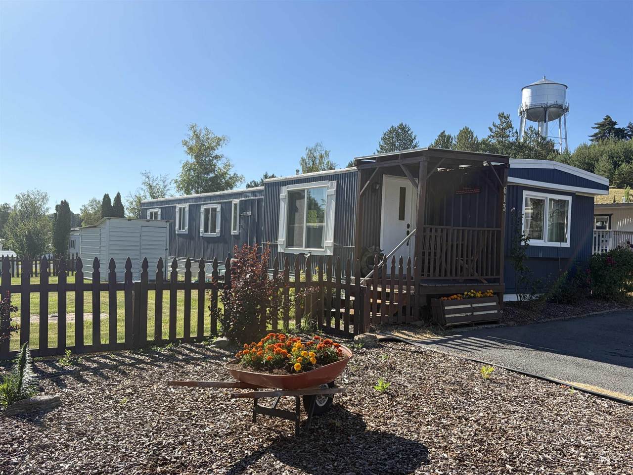 411 Almon - Photo 1