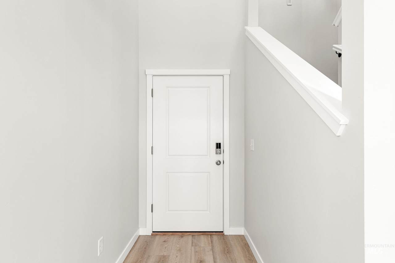 https://bt-photos.global.ssl.fastly.net/imls/1280_boomver_1_98993739-2.jpg
