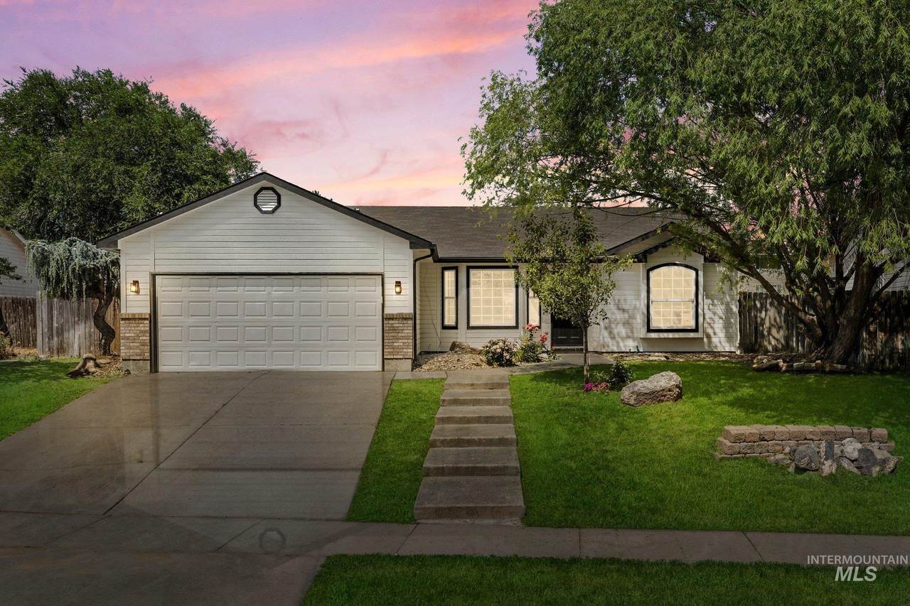 581 N Shady Grove Way - Photo 1