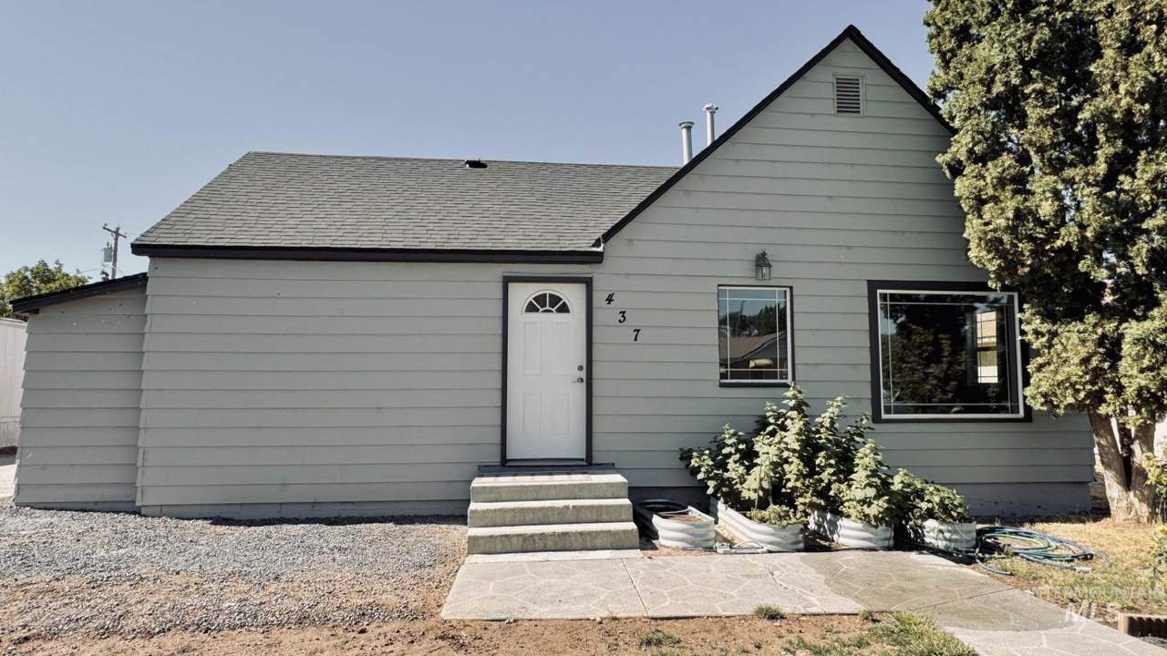 437 2nd Avenue East - Photo 1