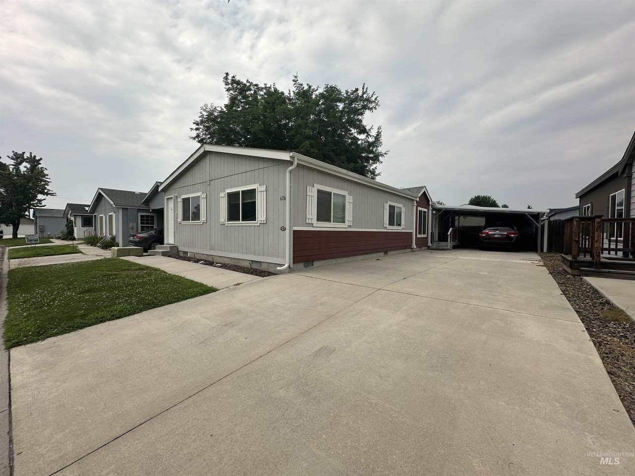676 Liberty Lane - Photo 1