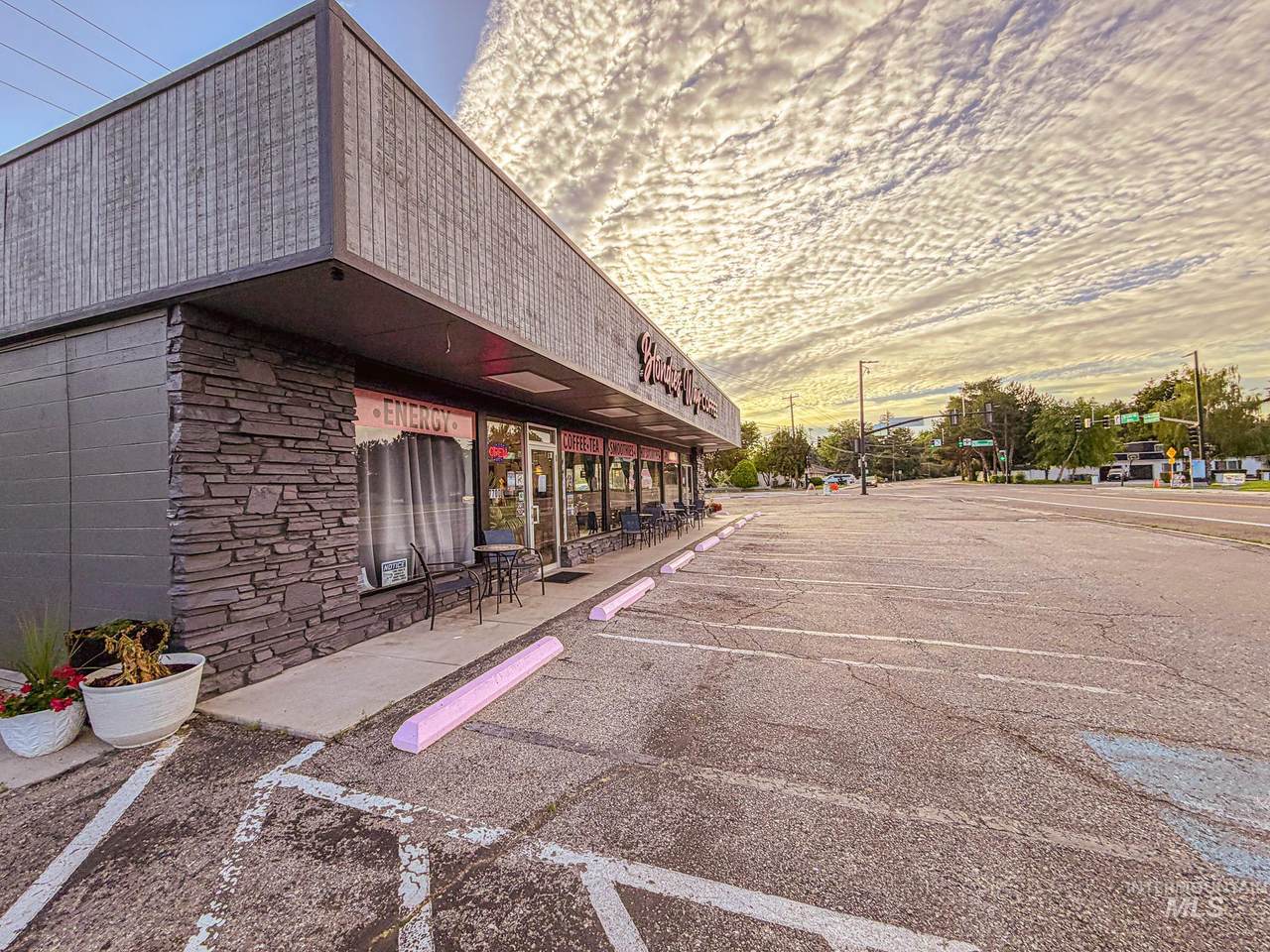 7700 Goddard - Photo 1