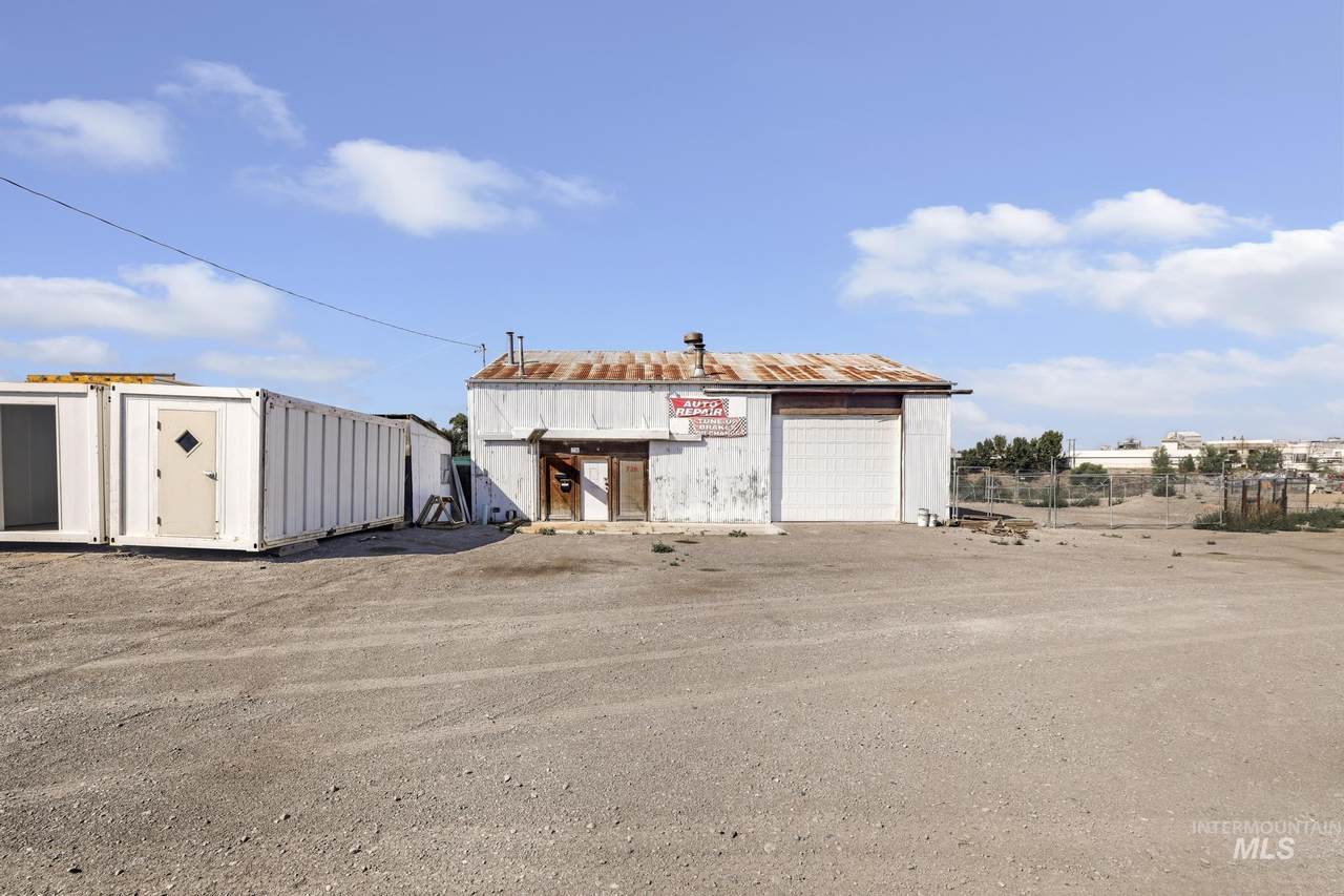 726 Shoshone Street W - Photo 1
