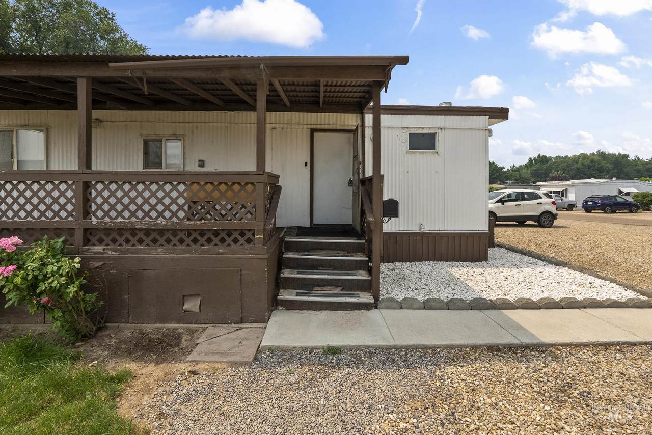 1108 3rd Ave N - Photo 1