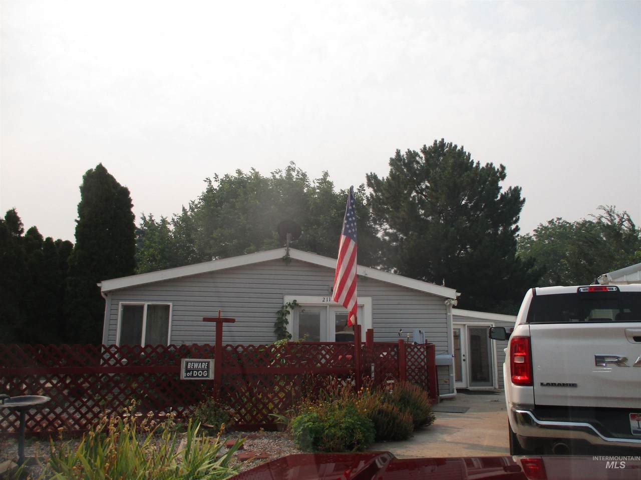211 Villa Circle - Photo 1