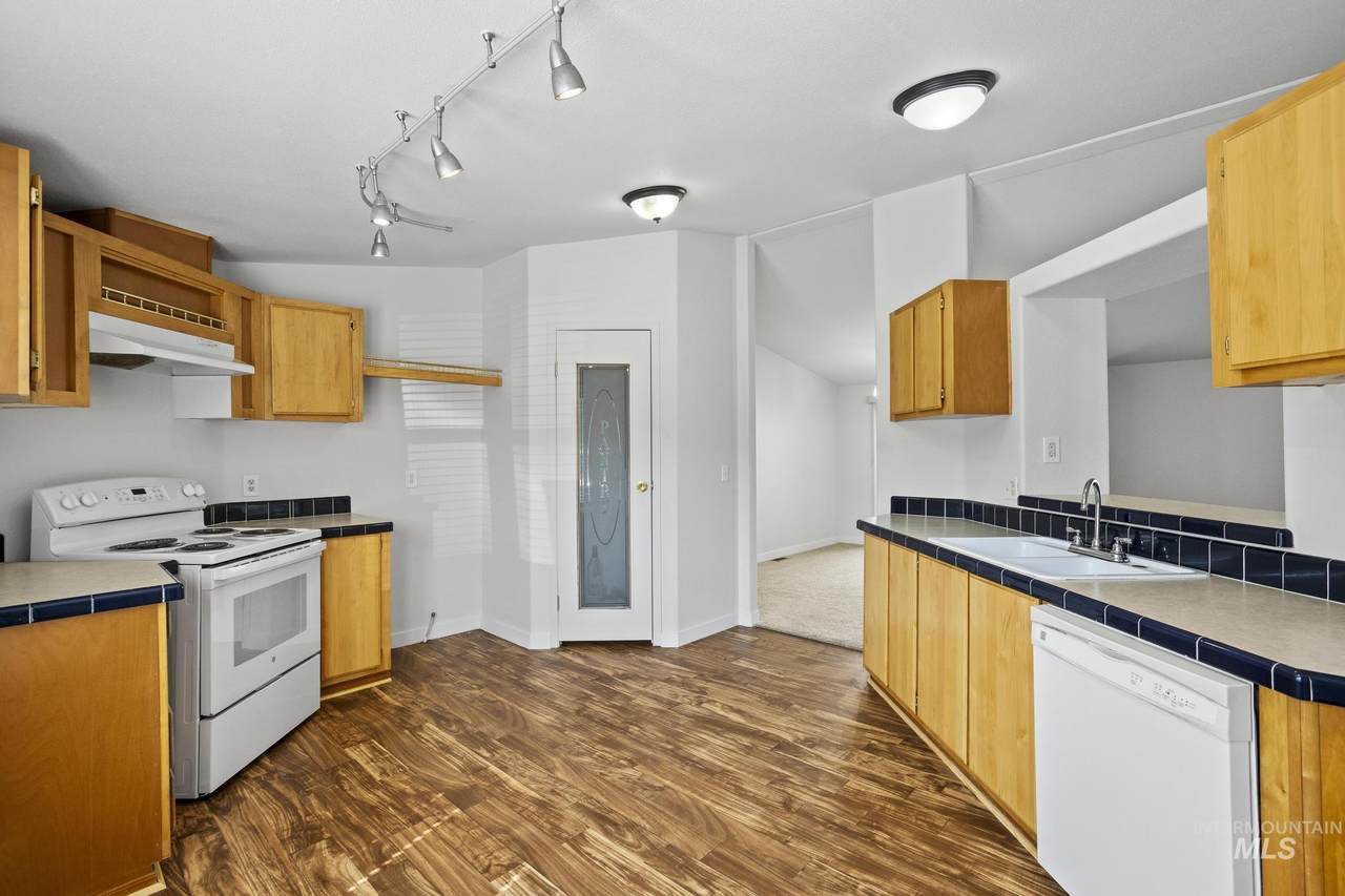 11250 Azure Ln - Photo 1