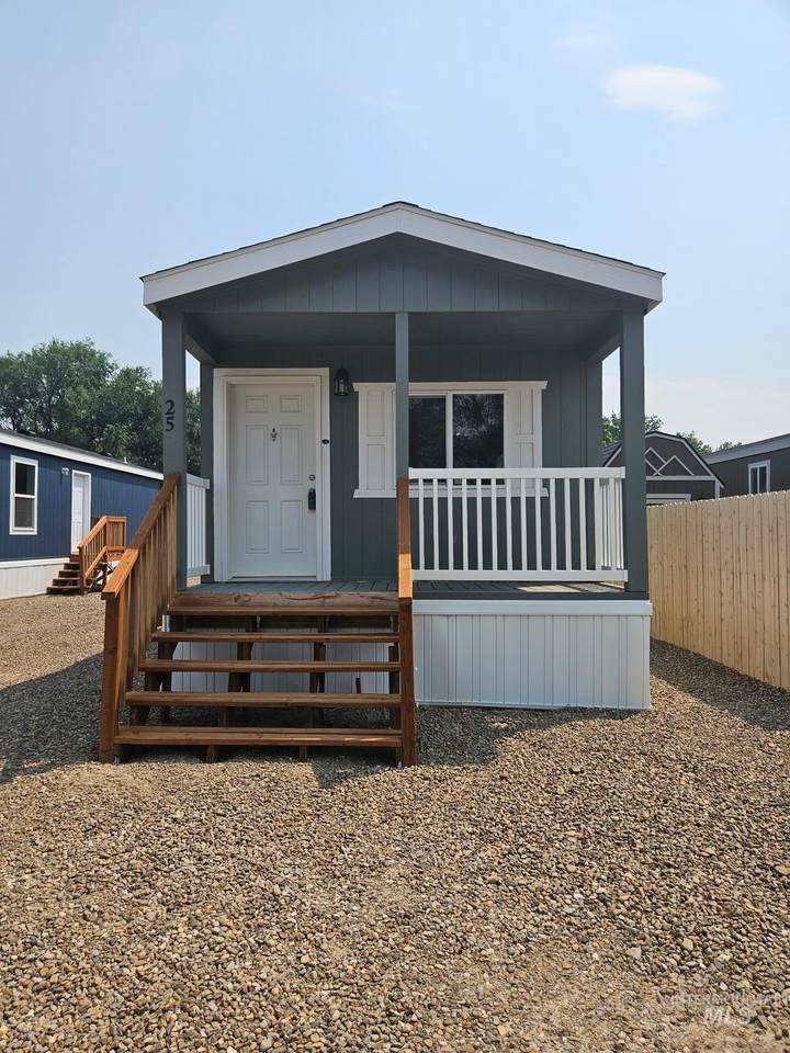 370 12th S - Photo 1