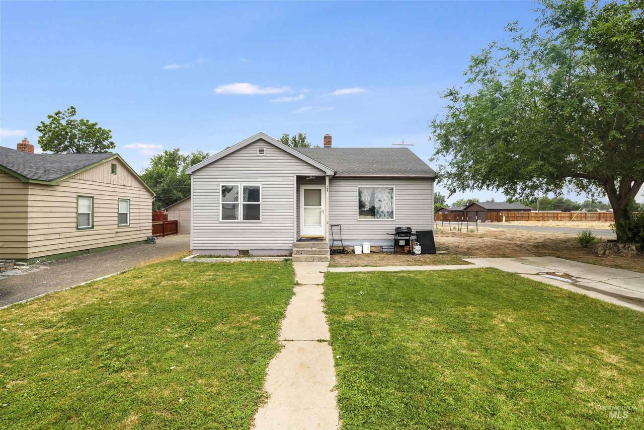 189 7th Ave W - Photo 1