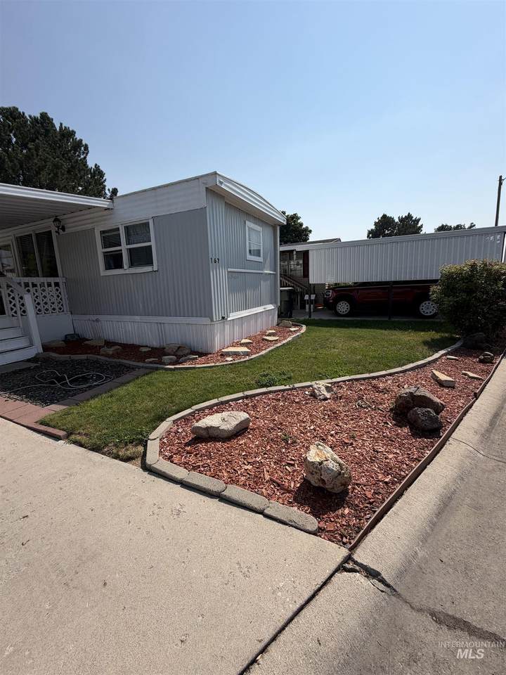 700 Fairview Ave - Photo 1