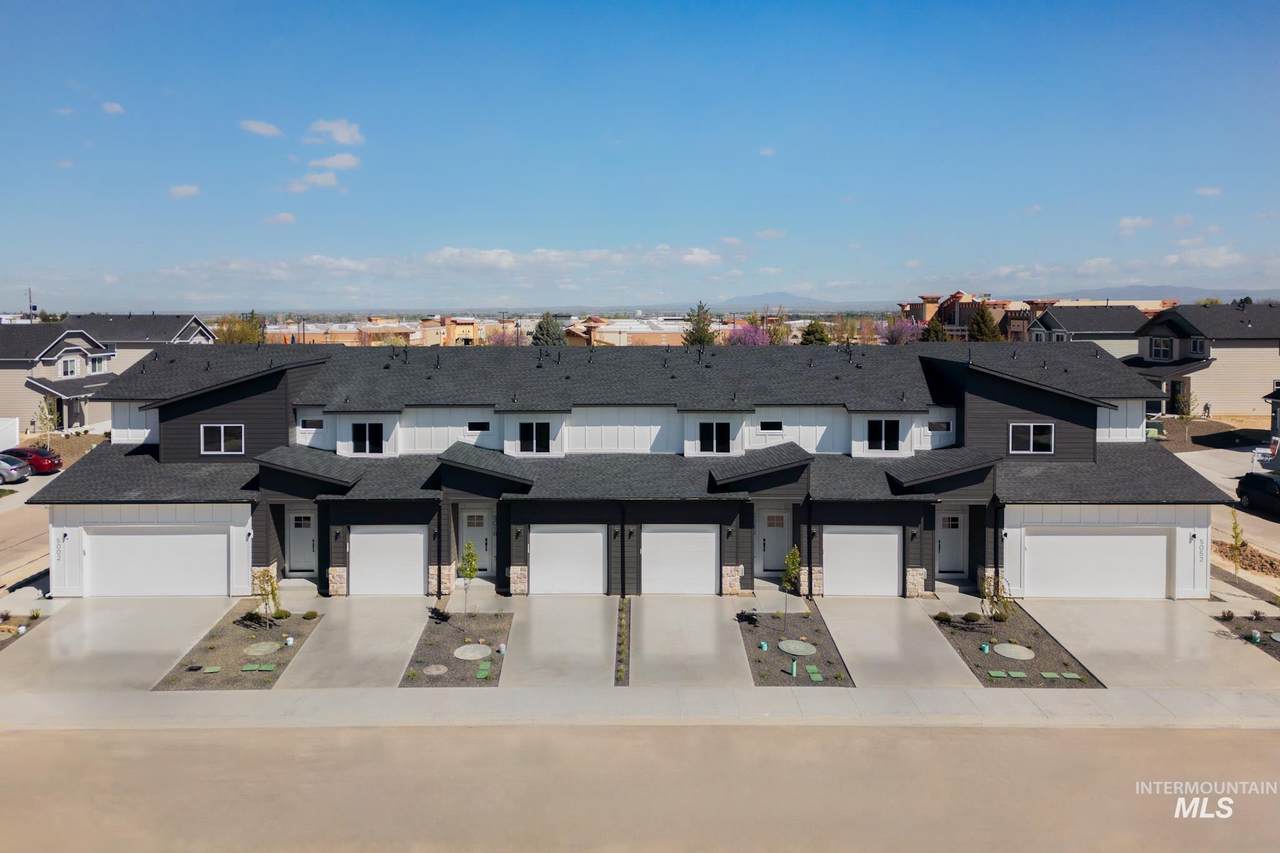 5003 Woodward Ln. - Photo 1