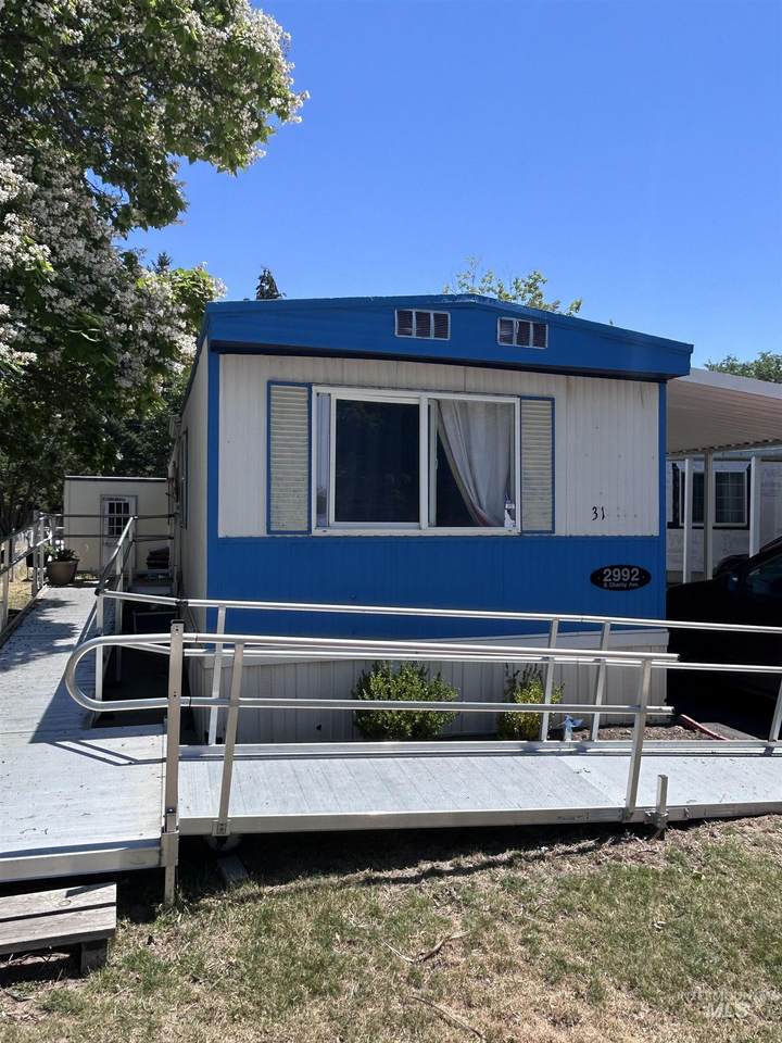 290 Pearl St - Photo 1