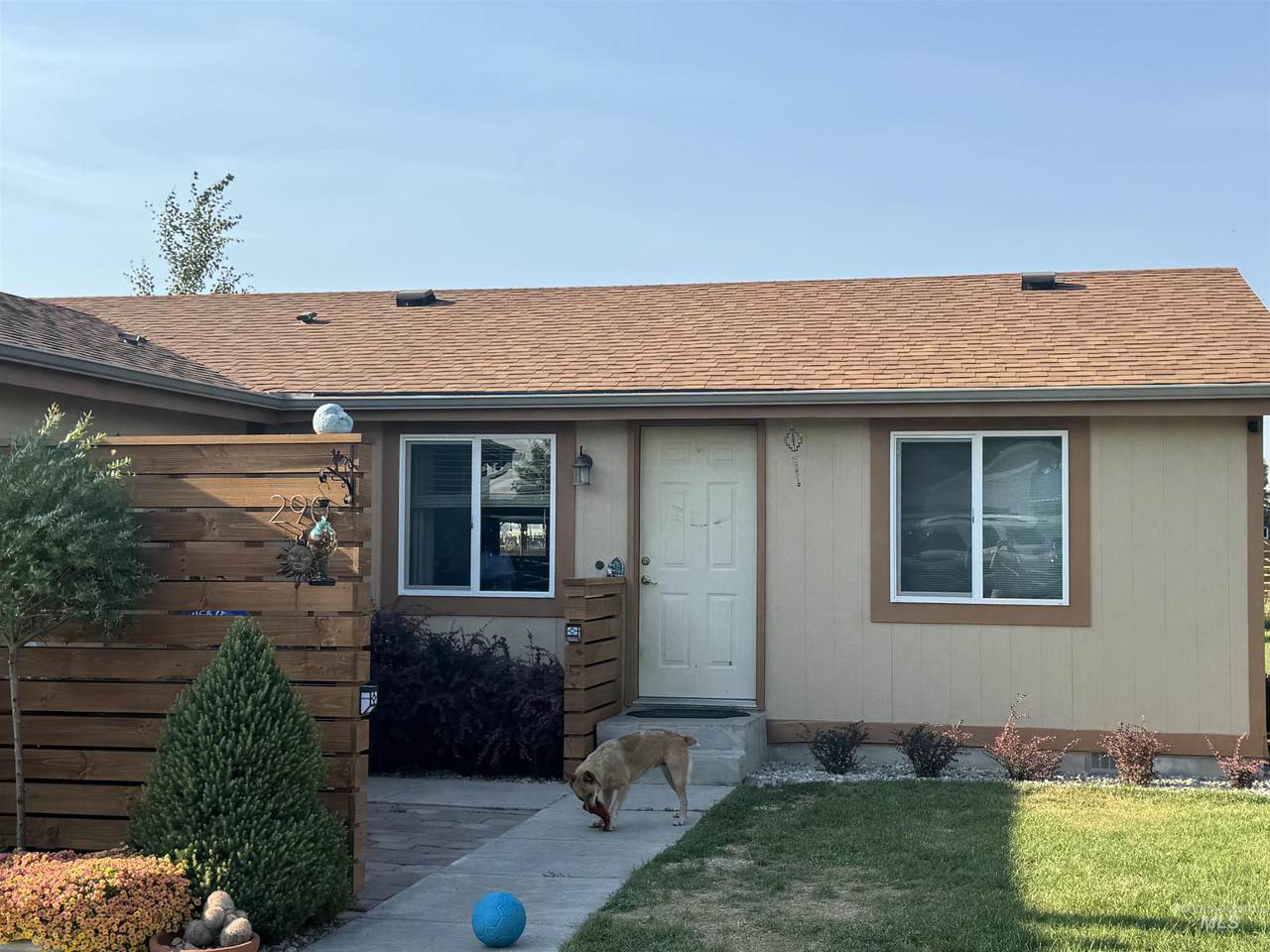 290 Elmore - Photo 1