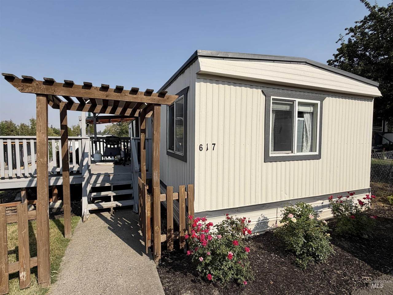 411 Almon - Photo 1