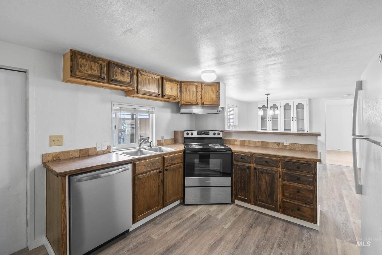 320 Carol St - Photo 1