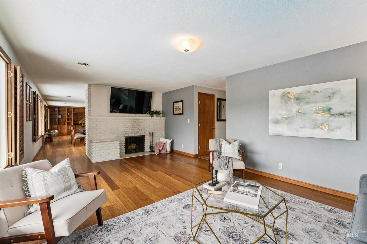 https://bt-photos.global.ssl.fastly.net/imls/1280_boomver_1_98997970-2.jpg