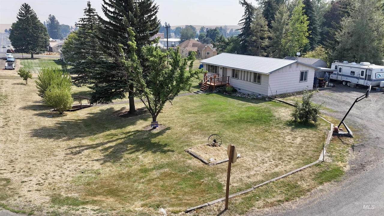 810 4th Ave - Photo 1