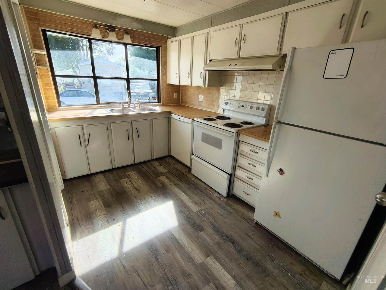1320 Flamingo Ave. - Photo 1