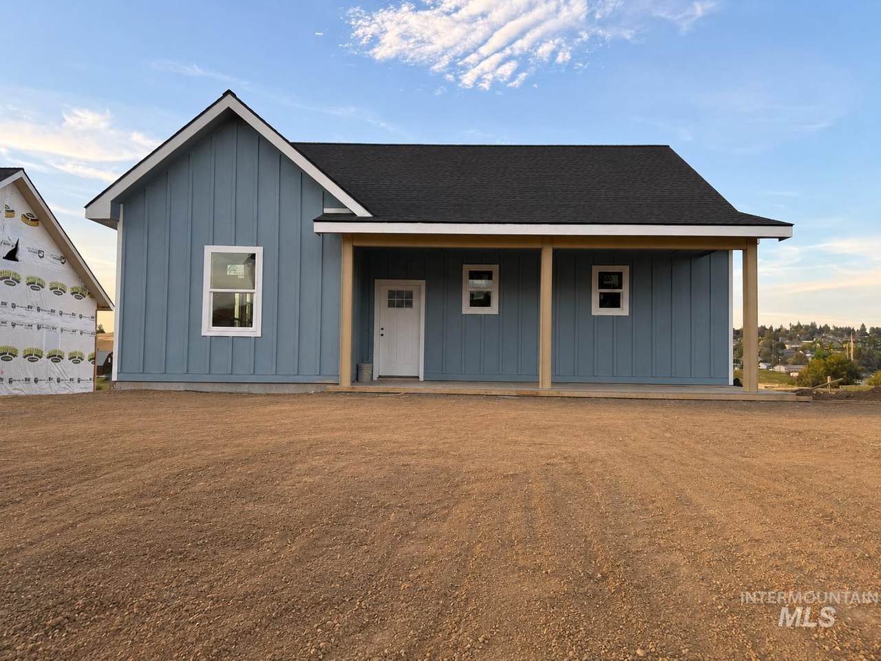 1082 Edington Ave - Photo 1