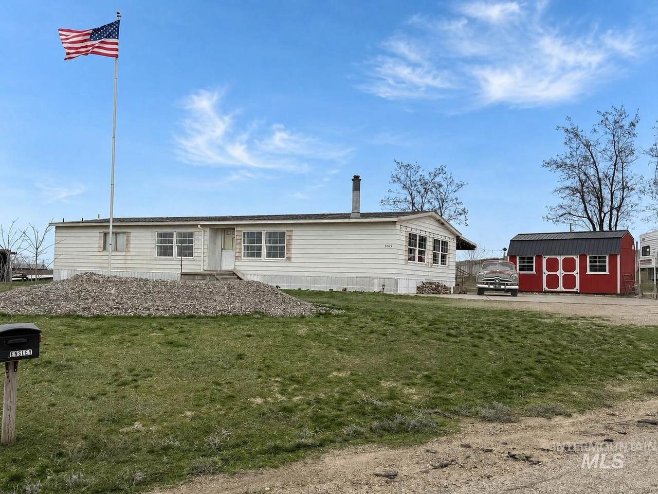 3065 Center Ave - Photo 1