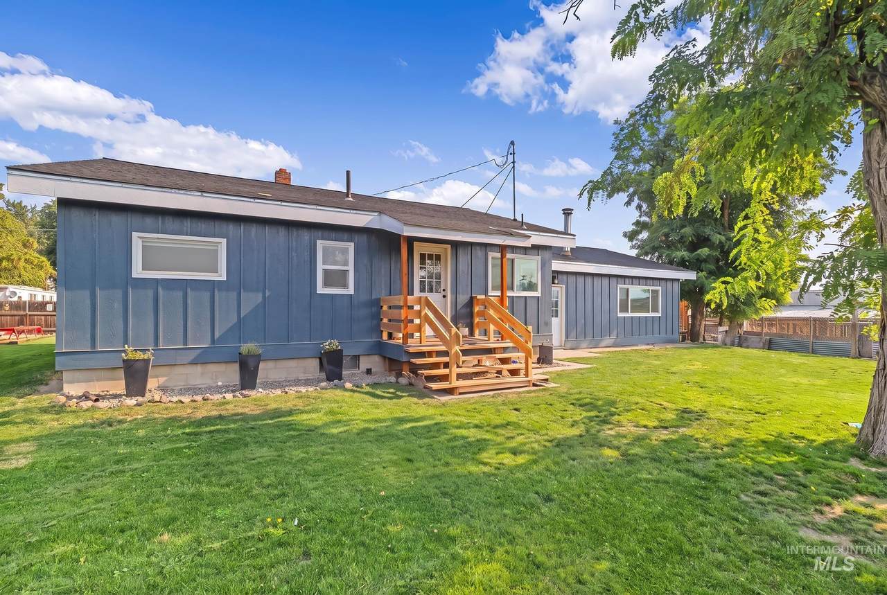 1011 20th Avenue - Photo 1