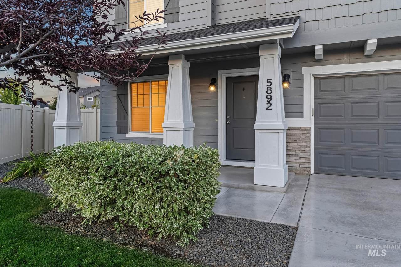 5892 Nordean Ave - Photo 1