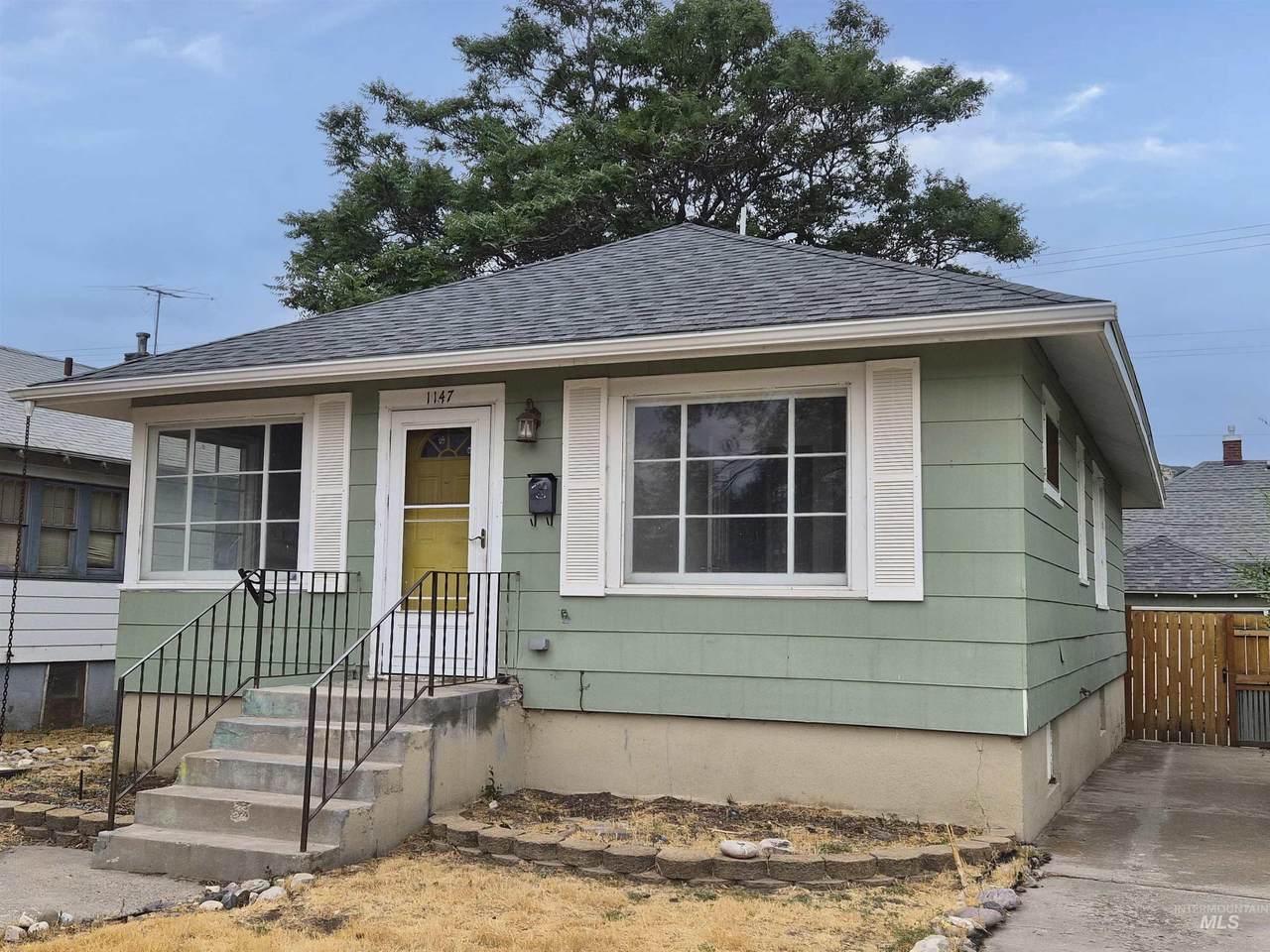 1147 Hayes - Photo 1