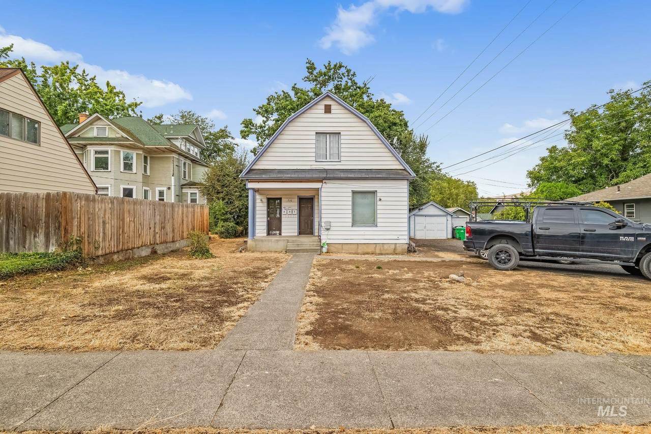 716 10th St - Photo 1