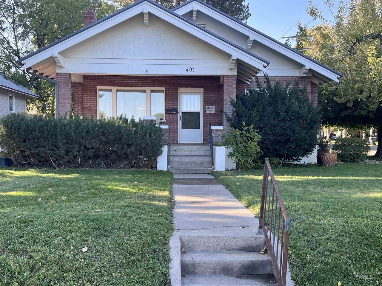 401 Main St - Photo 1