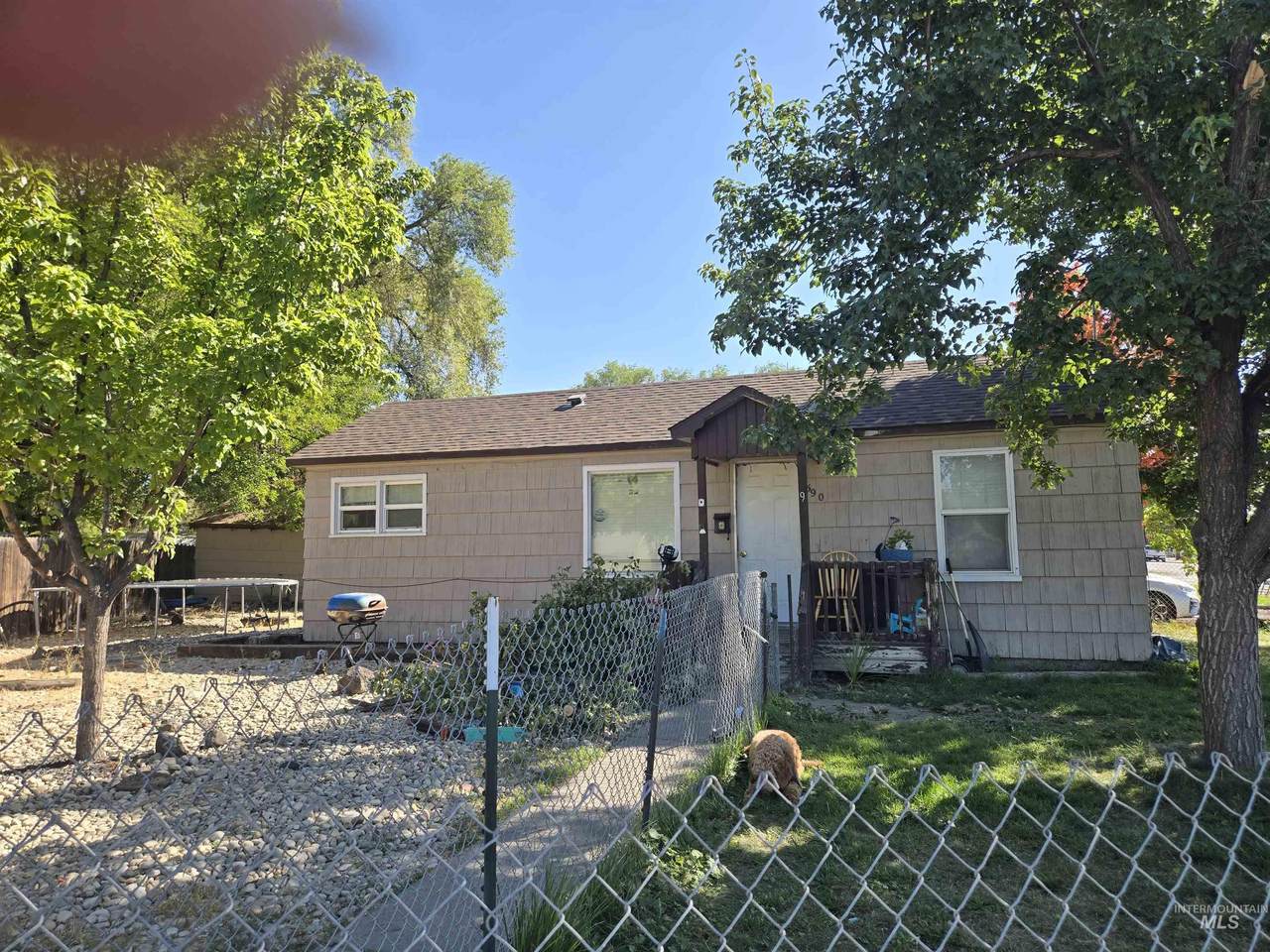 590 3rd E - Photo 1