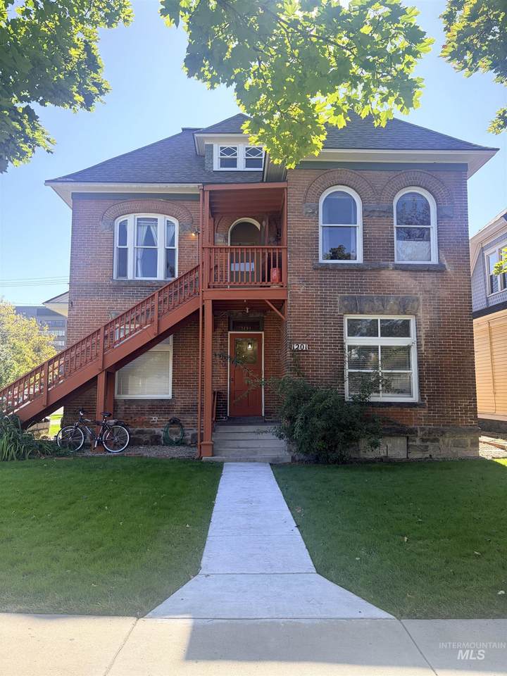 1201 Washington - Photo 1