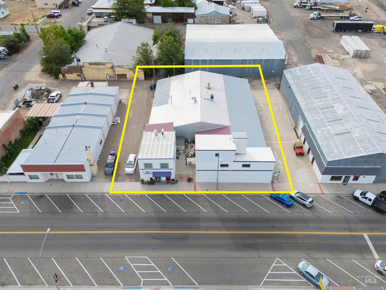 319 Main Street N - Photo 1