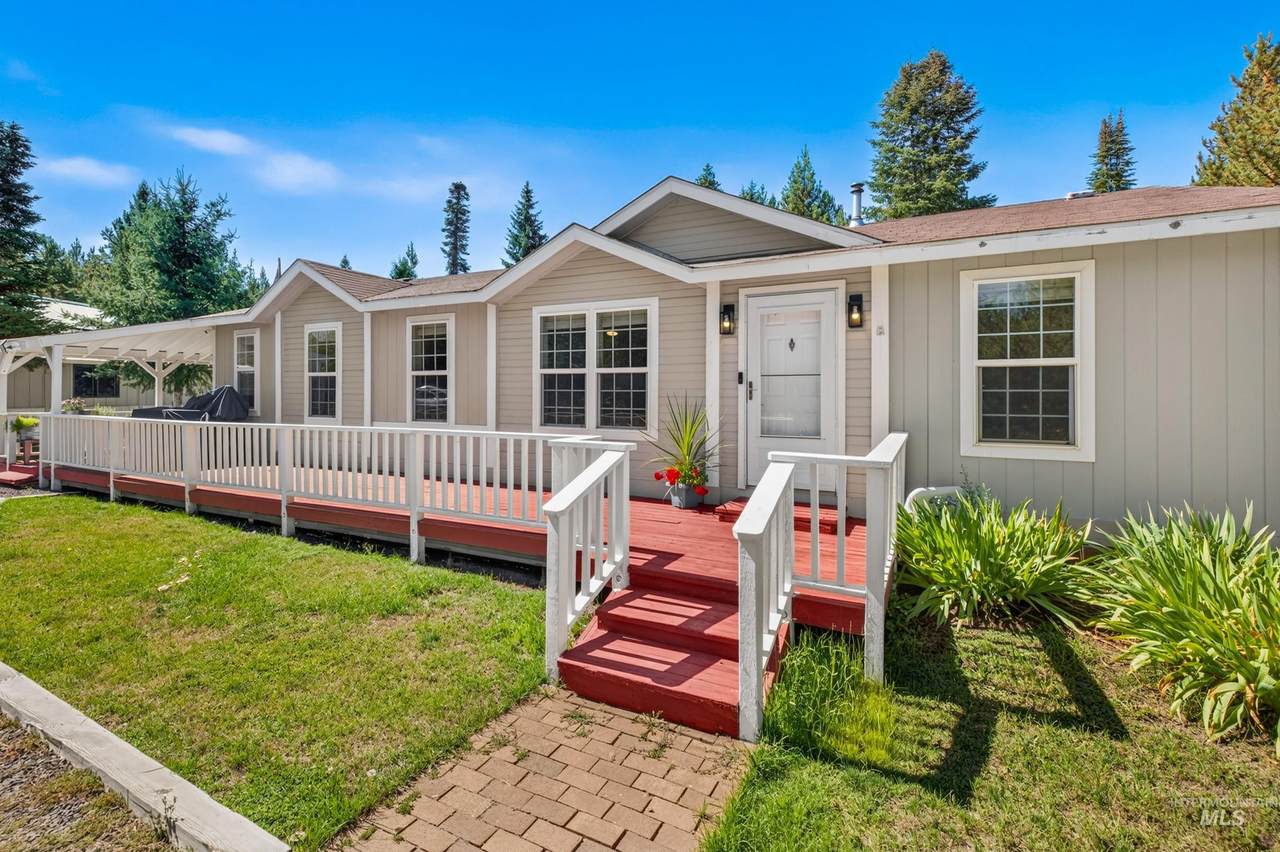 223 Angus Lane - Photo 1